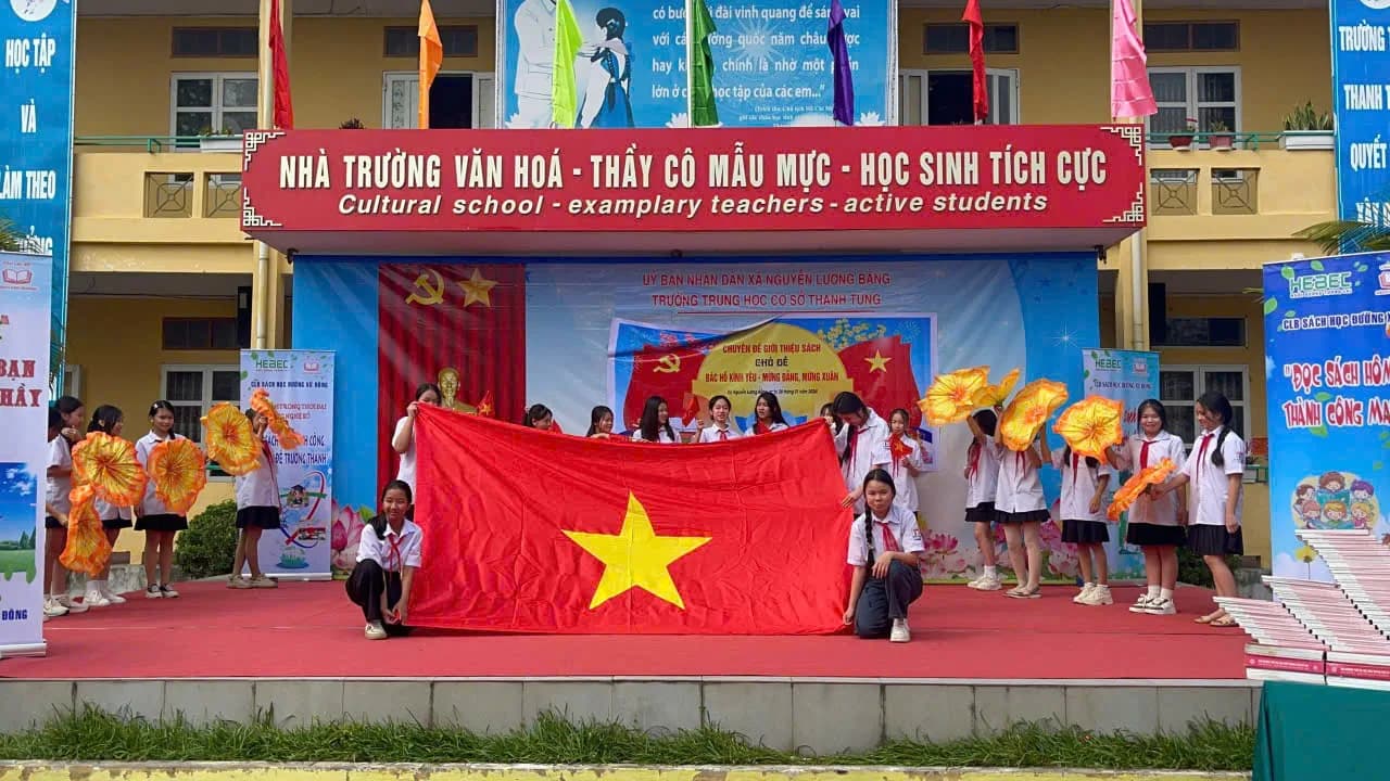 Chuyên đề giới thiệu sách chủ đề “Bác Hồ kính yêu – Mừng Đảng, Mừng Xuân”