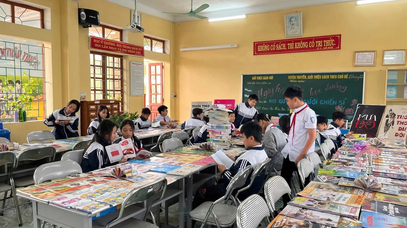 Ngày hội sách học đường: Noi gương người chiến sỹ - Ảnh 2